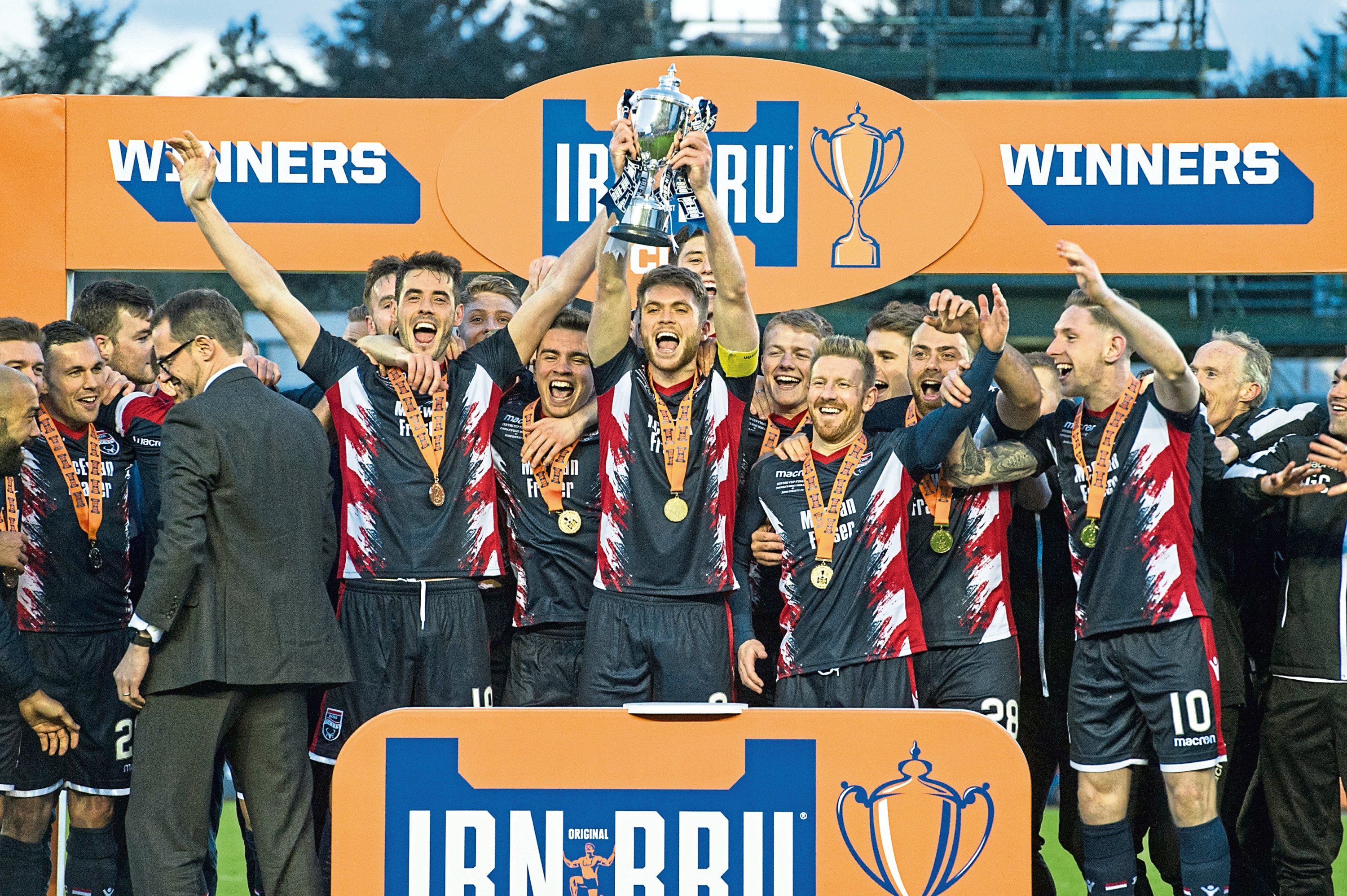 Ross County lift the 2018-19 IRN-BRU Cup.