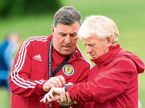 09/06/17
SCOTLAND TRAINING
MAR HALL
Scotland manager Gordon Strachan (right)