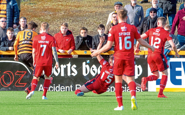 Alloa's Dario Zanatta scores to make it 1-0.