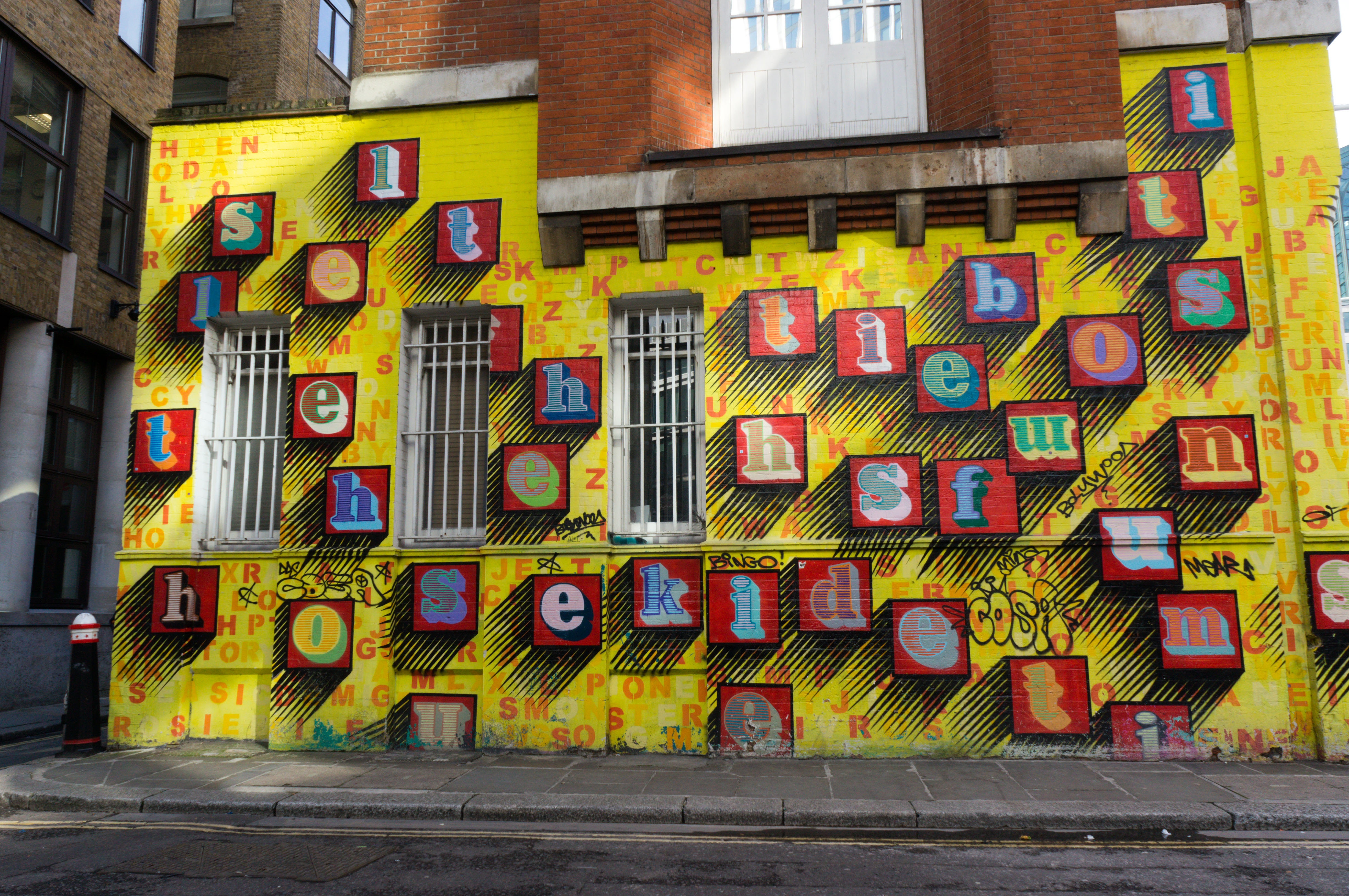 An art work by Ben Eine in Middlesex Street, London.
