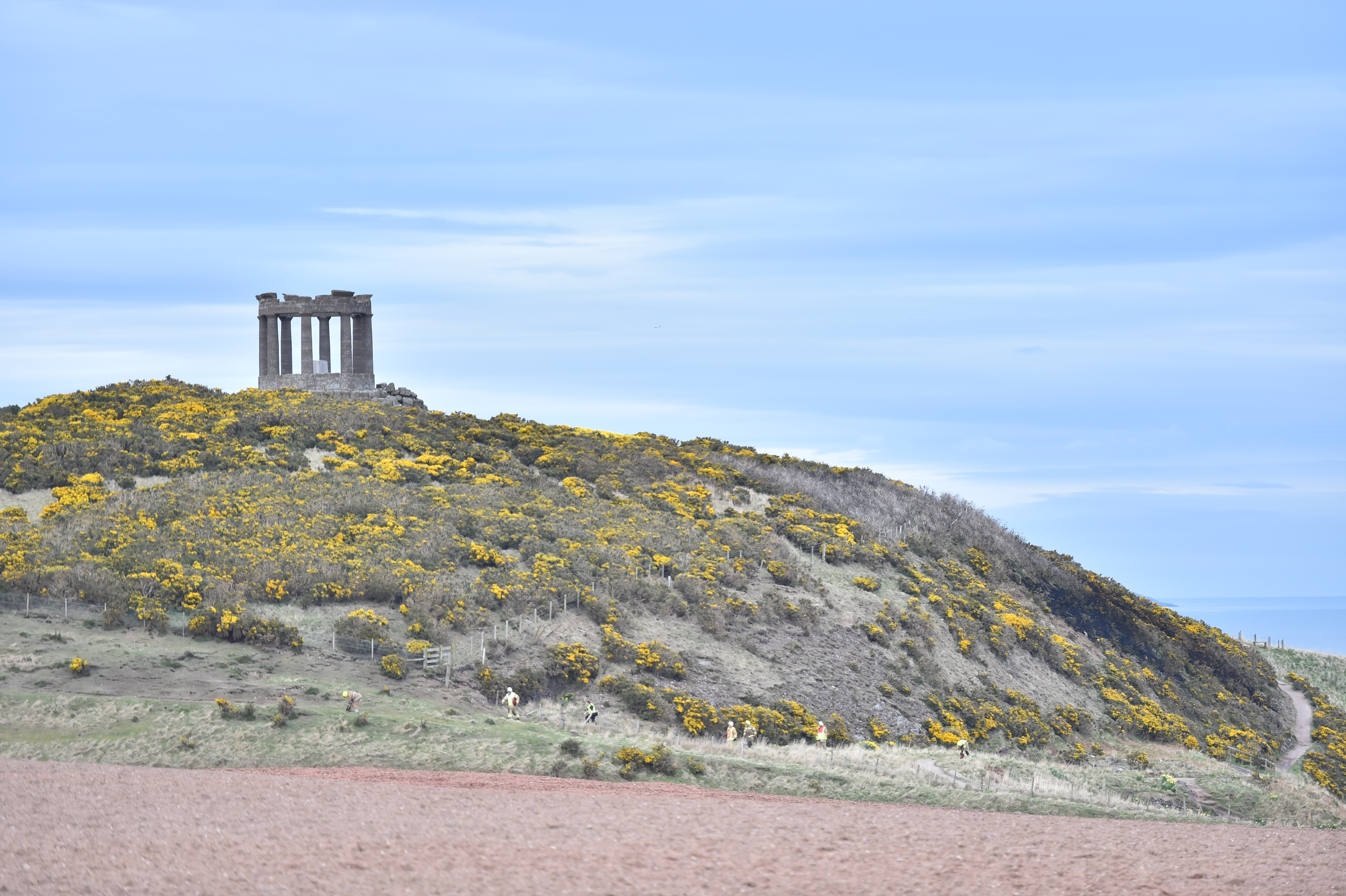 A grass fire at Stonehaven monument.