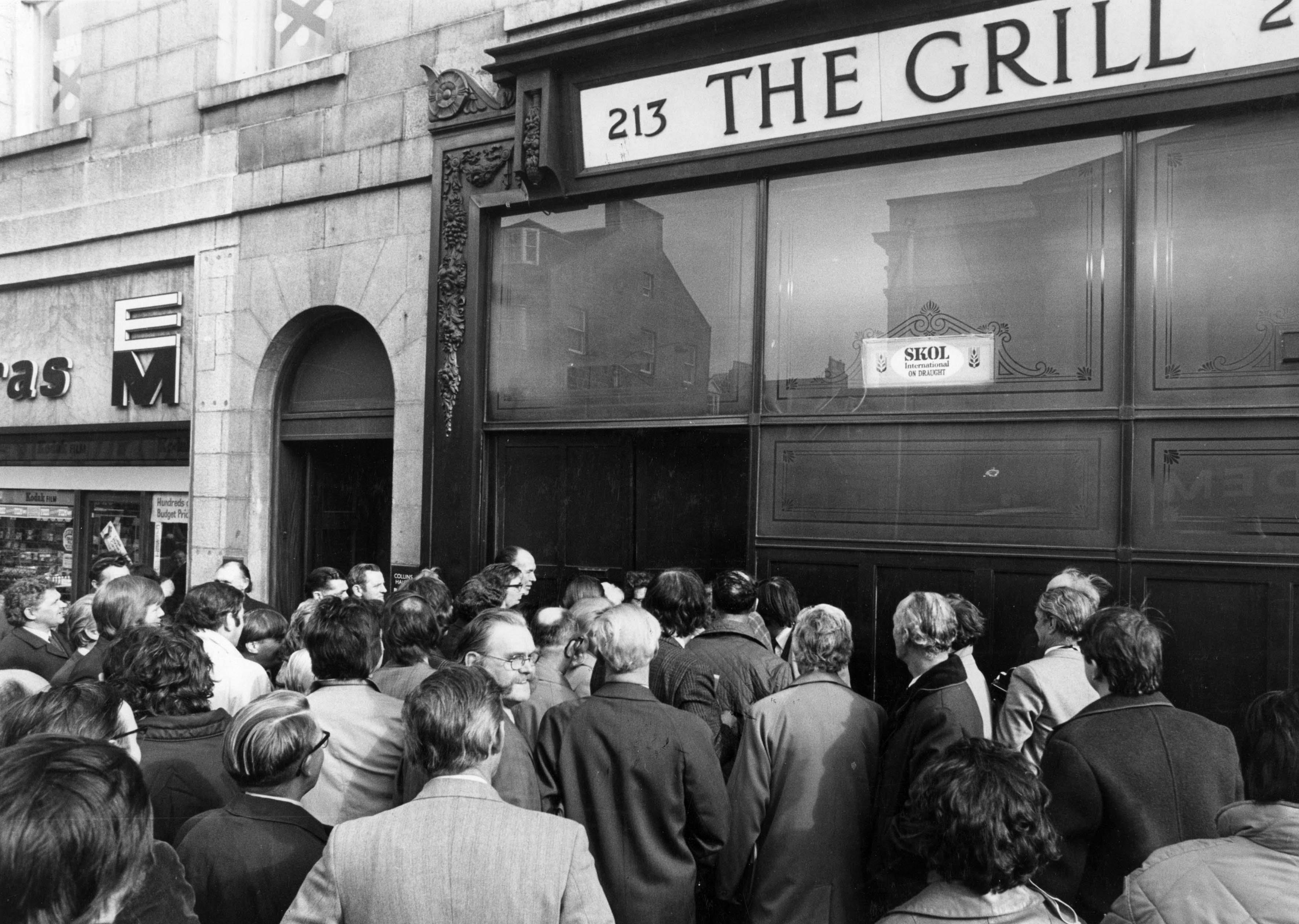 People queuing outside The Grill in 1973.