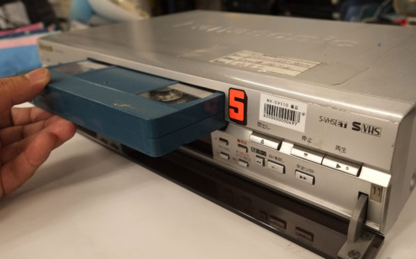 This picture shows a VHS videocassette recorder in Tokyo on July 22, 2016.
The world's last videocassette recorder is set to roll off the factory line as a Japanese manufacturer ends production of the once booming home-theatre technology. Funai Electric, which says it is the world's last VCR manufacturer, pointed to a sharp decline in demand and trouble sourcing parts. / AFP / KAZUHIRO NOGI        (Photo credit should read KAZUHIRO NOGI/AFP/Getty Images)