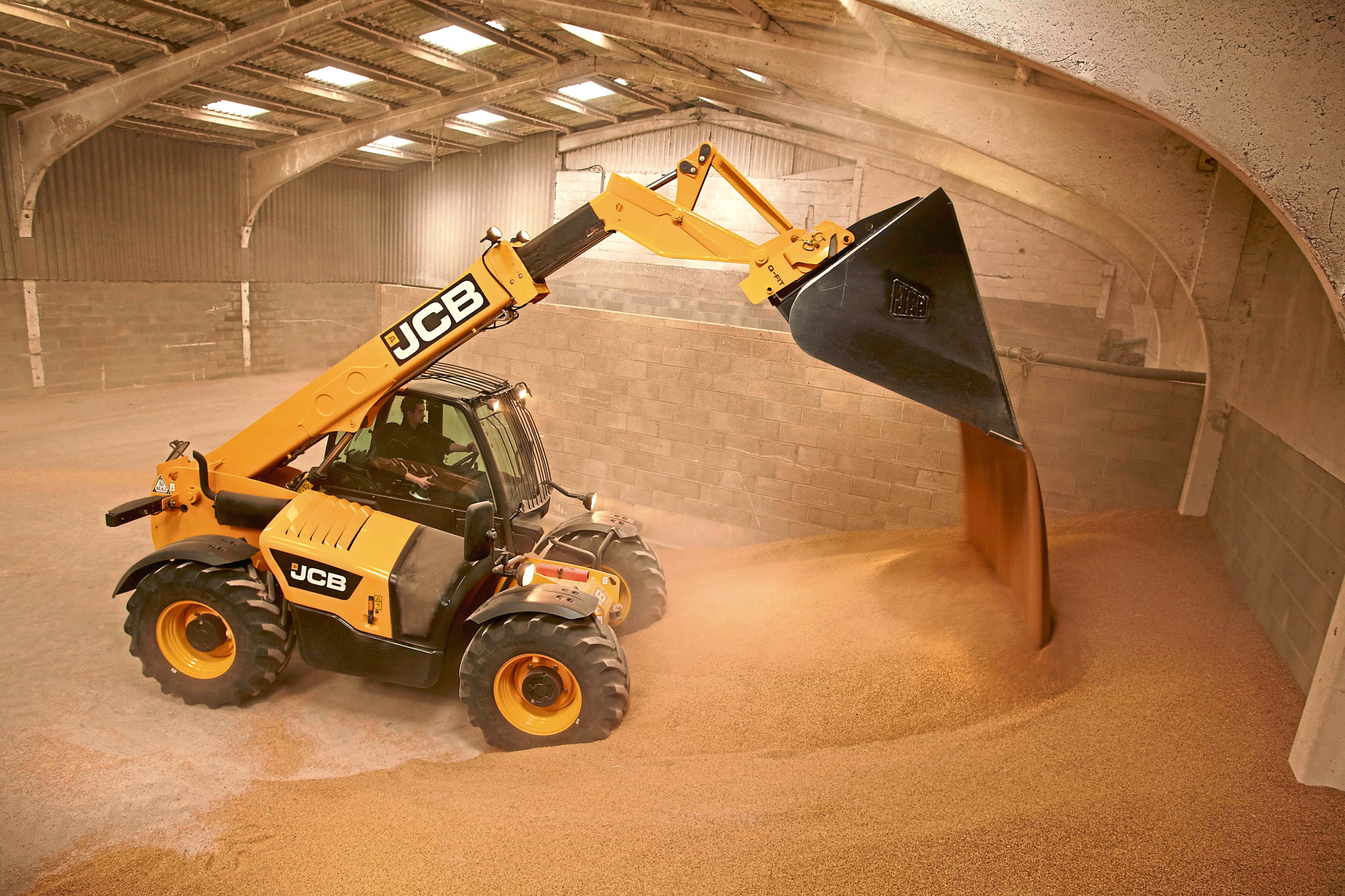 The 531-70 JCB Loadall in action on farm