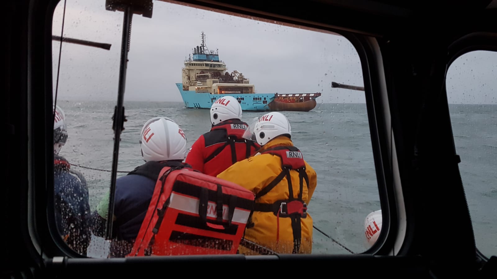 The lifeboat crew approaches the MV Maersk Laser.