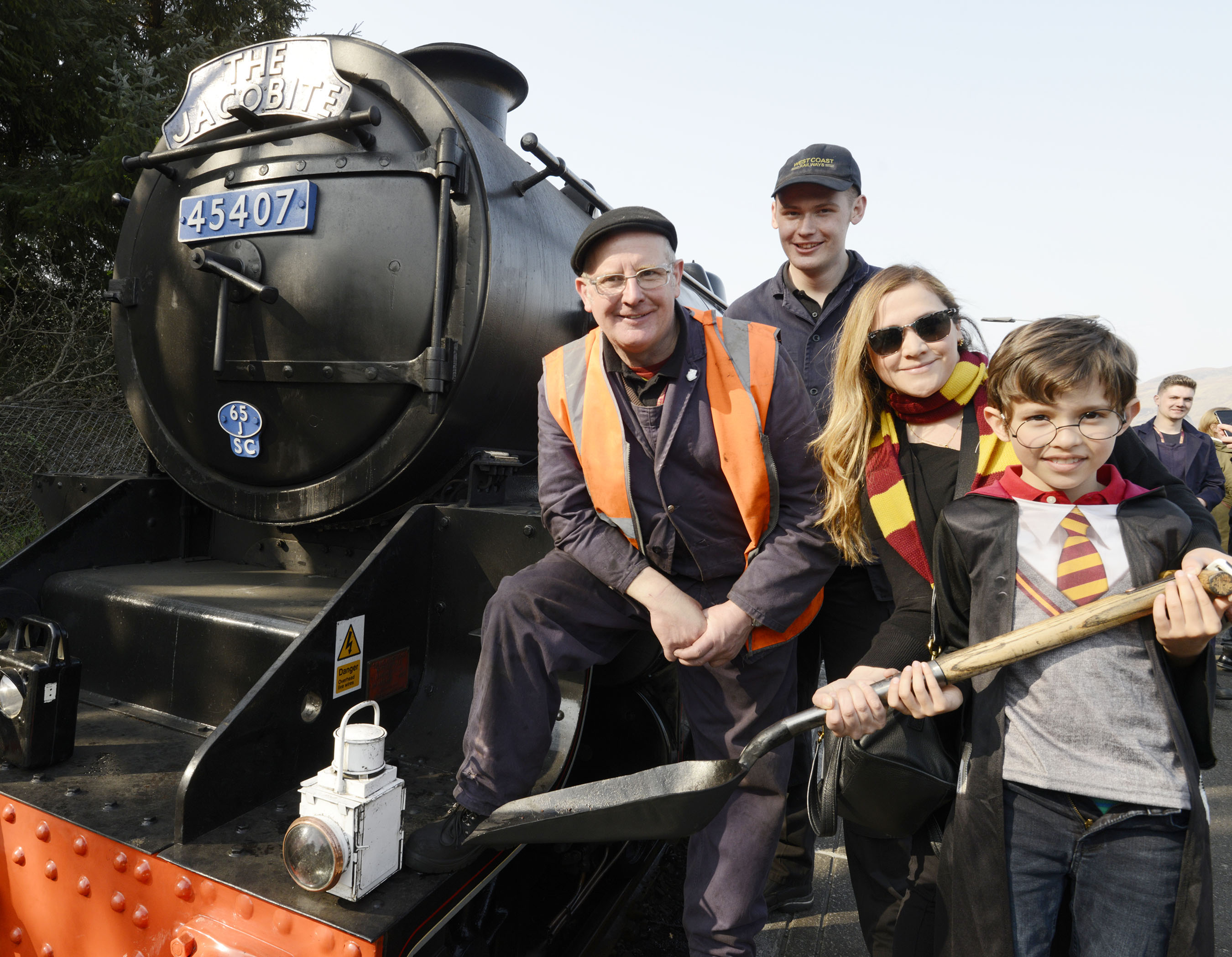Lizeth Guerrero travelled from Mexico to take her nephew, Alex Galbraith for a trip on his favourite ‘Harry Potter’ steam train and was welcomed by Footplate crew Andy Simpkins (left) and Alex Johnston.