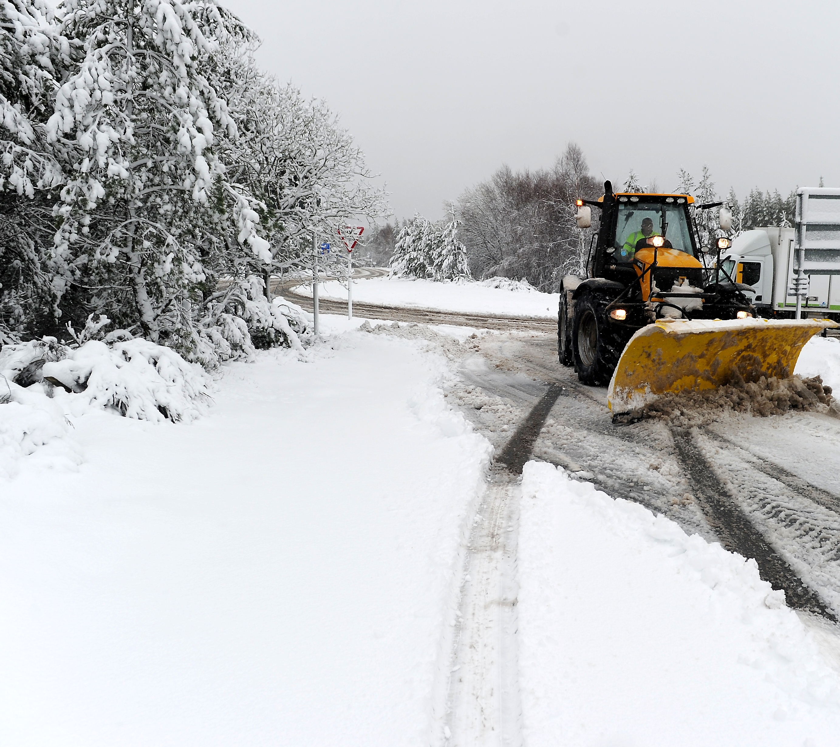 Heavy snow and traffic lights at Slochd made driving conditions difficult on the A9 between Carrbridge and Moy yesterday morning. Picture by Sandy McCook