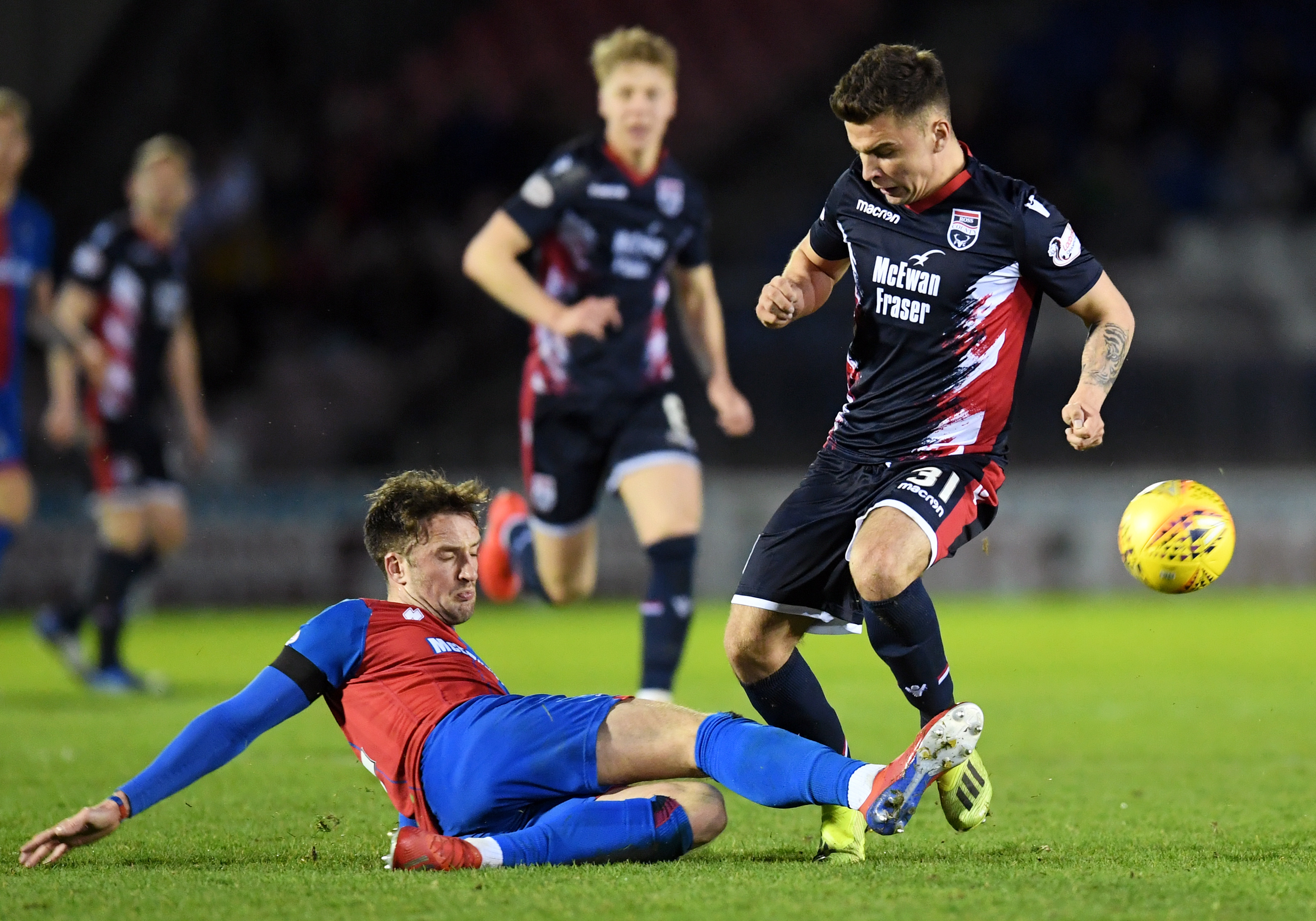 02/03/19 LADBROKES CHAMPIONSHIP
INVERNESS CT V ROSS COUNTY
TULLOCH CALEDONIAN STADIUM - INVERNESS
Inverness’ Brad McKay tackles Ross County’s Daniel Armstrong