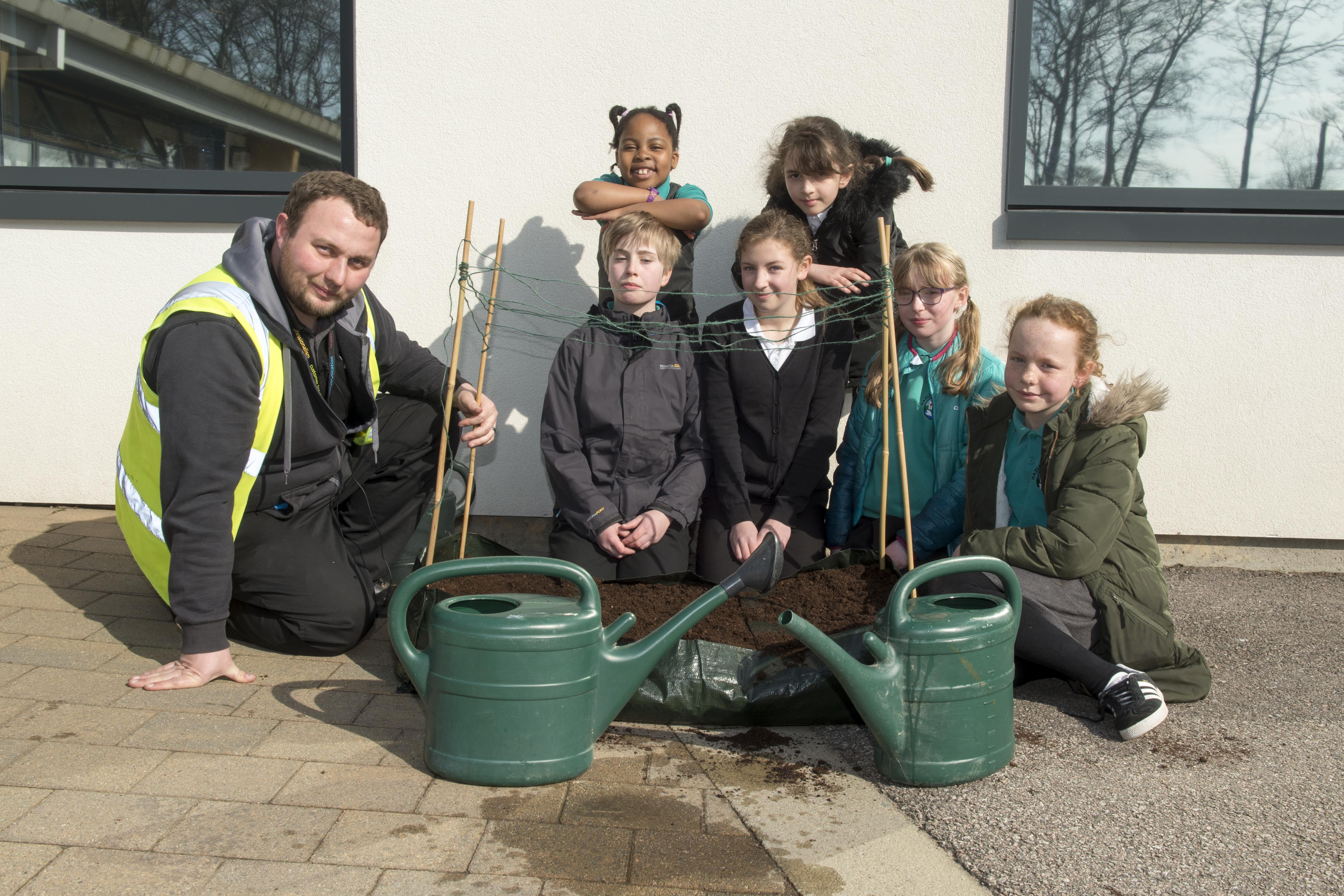 Council gardener Danny Shand with pupils from Hazlehead primary school. L-R Danny Shand with  esther burns, Namiso Kanganuarara;Emma Lewis;,,Molly Muldoon; Rosheh Tabari;  eilidh gorman;