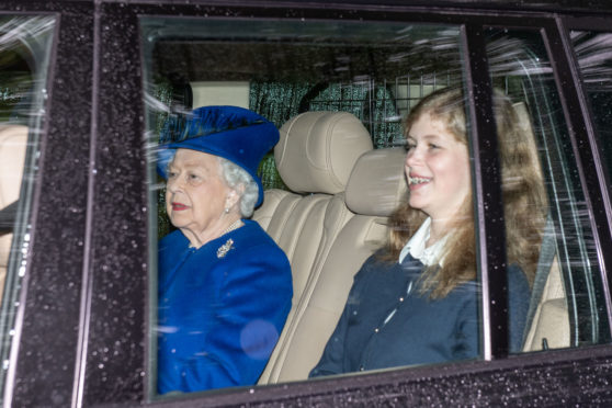 The Queen looks royal in blue during Crathie Kirk visit ...