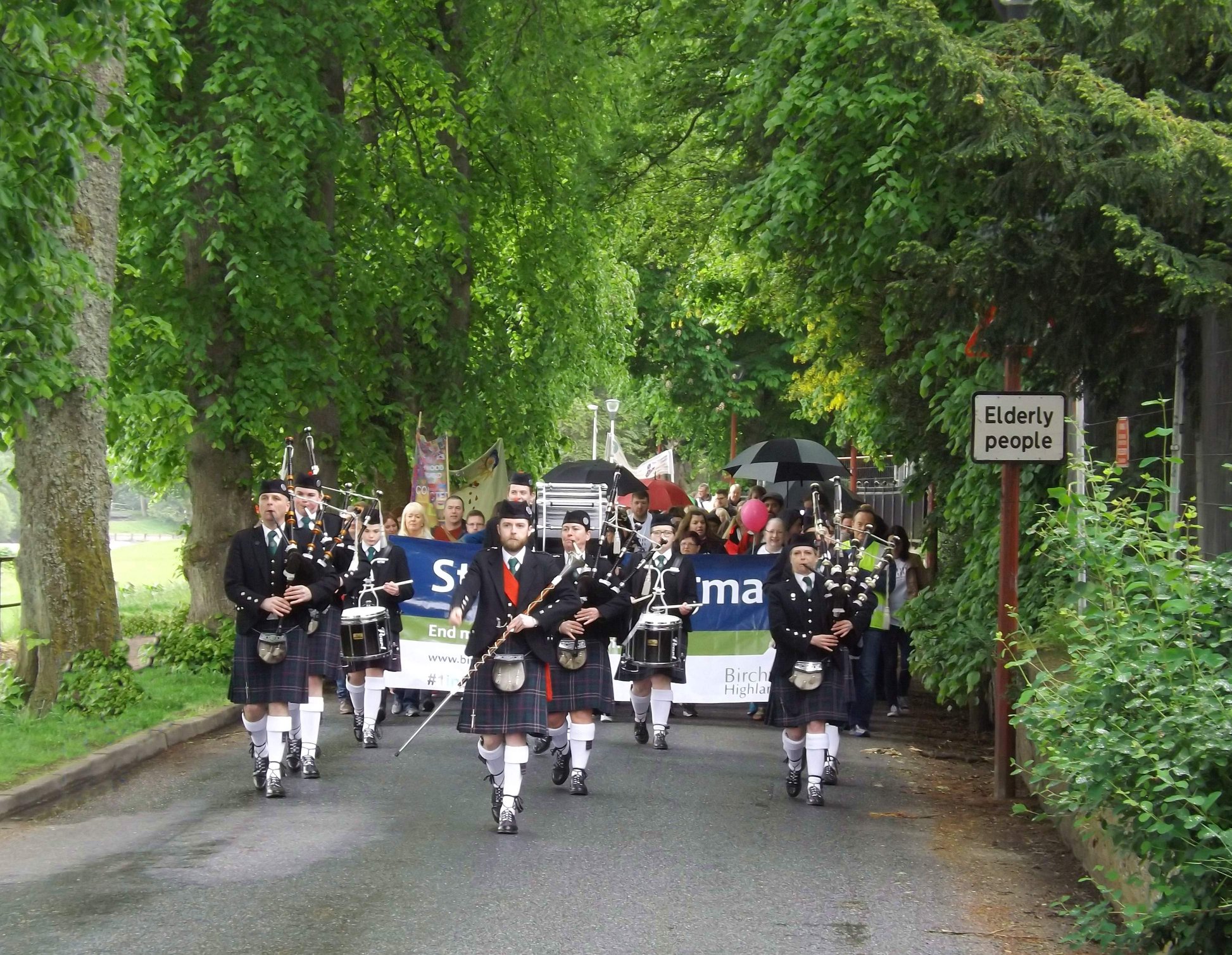 March to raise awareness of mental health issues was led by Northern Constabulary Community Pipe Band. credit Dave Conner