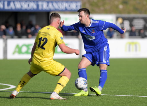 Cove Rangers' Connor Scully (right).