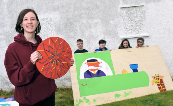 L-R Eve Simpson, 15, Logan Lawson, 10, Daniel Martin, 10 from Kellands School, Lois Robertson and Shannon Stephen, 10.