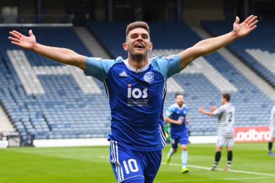 Jack Leitch scored in Peterhead's title decider against Queen's Park.