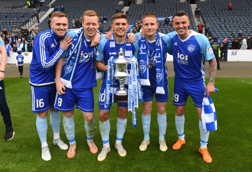 Callum Home, Scott Brown, Jack Leitch, Simon Ferry and Derek Lyle with the League Two title in 2019