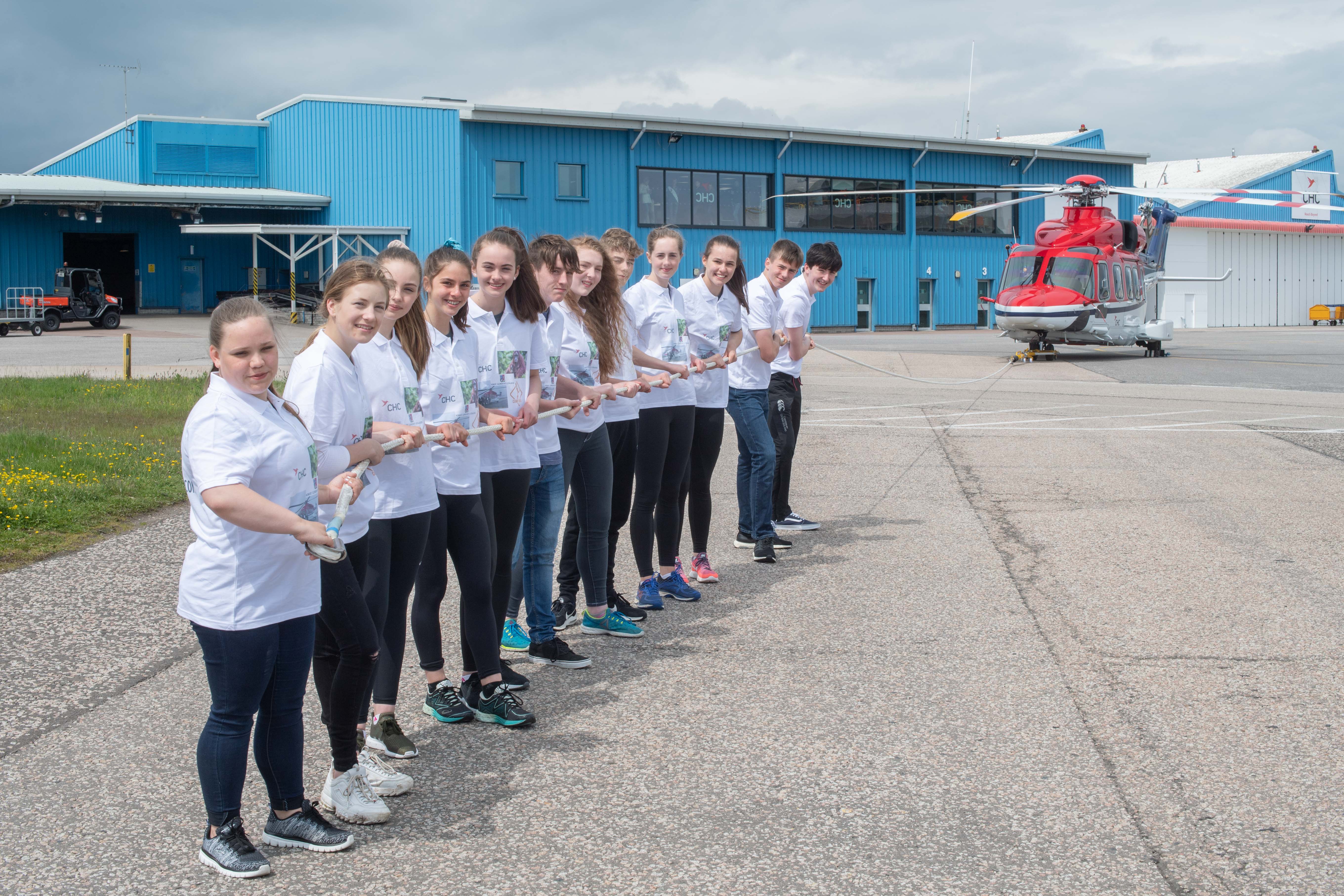 Youngsters from Robert Gordon's College worked together to pill an 8.6 tonne helicopter on Sunday.