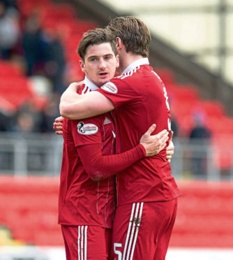 15/04/17 LADBROKES PREMIERSHIP
ST JOHNSTONE V ABERDEEN (1-2)
 McDIARMID PARK - PERTH
 Aberdeen's Kenny McLean (L) celebrates with Ash Taylor at full-time.