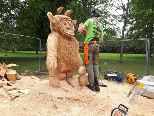 Hazlehead tree stump carving