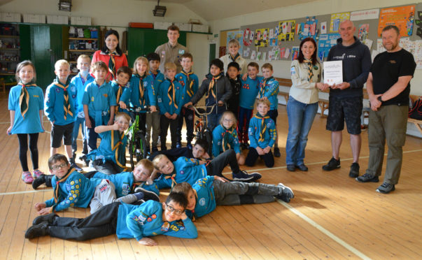 Anna Bonner, Monday Beaver Leader receives a thank you certificate from Sustrans' Phil Nixon