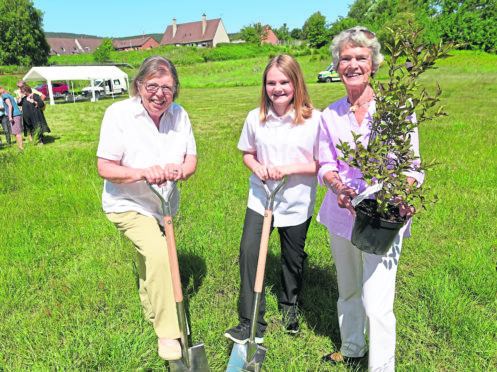 Turf-cutting ceremony for new Aviemore Hospital.
(L-R) Sheena Slimmon of the Friends of St Vincents, Lucy Jones of Aviemore Primary School and Celia Bloomfield of the 'Friends of Ian Charles' hospital in Grantown.
Picture by Sandy McCook