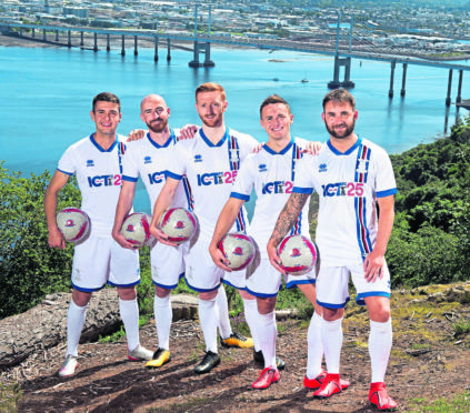 New signings Nikolay Todorov, James Vincent, David Carson, Mitchell Curry and
James Keatings in the new kit.
Picture by Trevor Martin