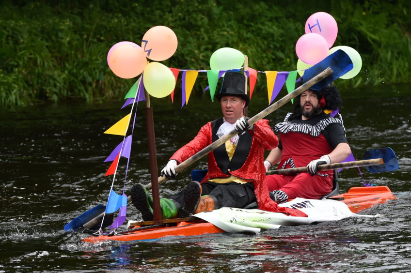 Hundreds turned out to watch the Inverurie Raft Race.  Picture by Kenny Elrick.
