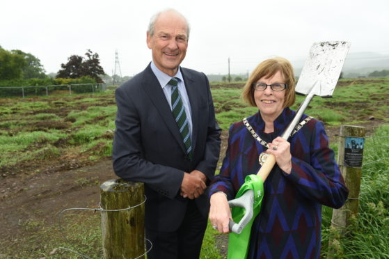 Deputy Provost Bet McAllister and Tulloch chief executive George Fraser cut the first sod at Tulloch Homes' Ness Side development. Picture by Sandy McCook.