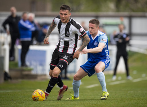 20/04/19 LADBROKES LEAGUE TWO
ELGIN CITY v PETERHEAD
BOROUGH BRIGGS - ELGIN
Elgin City's Darryl McHardy and Simon Ferry in action.