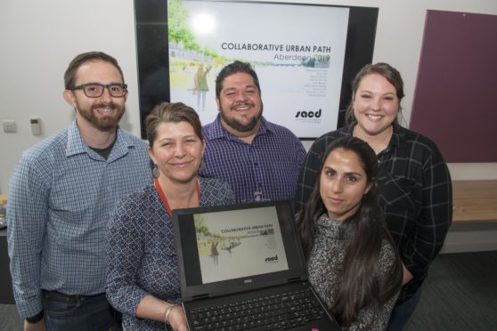 31/05/19 Architecture Studenrts from University of South Florida
L-R Derek Haddox, Councillor Marie Boulton, Professor Josue Robles, Professor of Architecture, Georgina Gotsis, Marquessa Pichette,