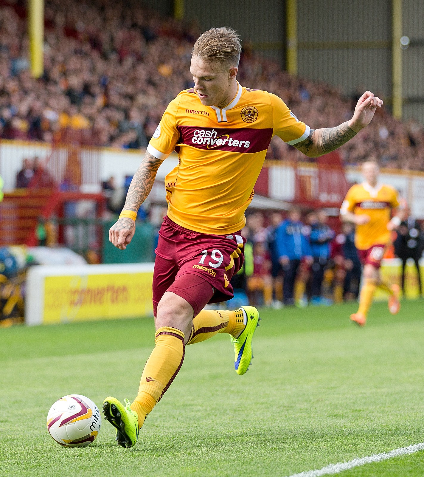Lee Erwin in action for Motherwell.