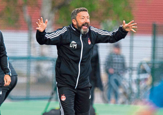 18/07/19 UEFA EUROPA LEAGUE QUALIFIER 1ST ROUND (2ND LEG)
ROPS ROVANIEMI v ABERDEEN
ROVANIEMEN KESKUSKENTTA - ROVAENIEMI
Aberdeen manager Derek McInnes issues instructions from the sidelines.