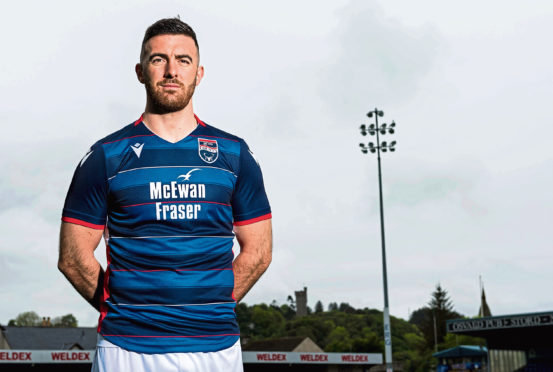 30/05/19
THE GLOBAL ENERGY ARENA - DINGWALL
Ross County's Ross Draper models the clubs new 2019/2020 home kit.