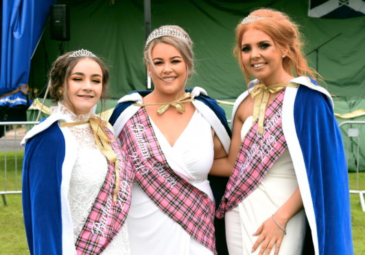 Pictured from left, Emma Fraser, Christina Barnett (Queen) and Aylie Donoghue.

Picture by Heather Fowlie