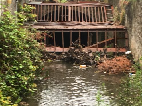 Debris blocking the Denburn hake