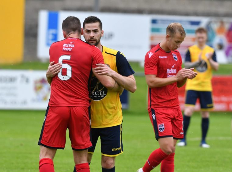 Ross MacPherson is clapped off the pitch


Pictures by JASON HEDGES