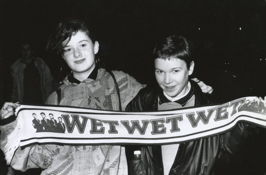 Wet Wet Wet 1990-03-04 AECC Fans_3 (C)AJL
Used P&J 05.03.1990.
Aberdeen youngsters 14-year-old Tracy Durkin (left) and Julie Nicolson (12), both from Mastrick, show off the scarf they bought as a souvenir.