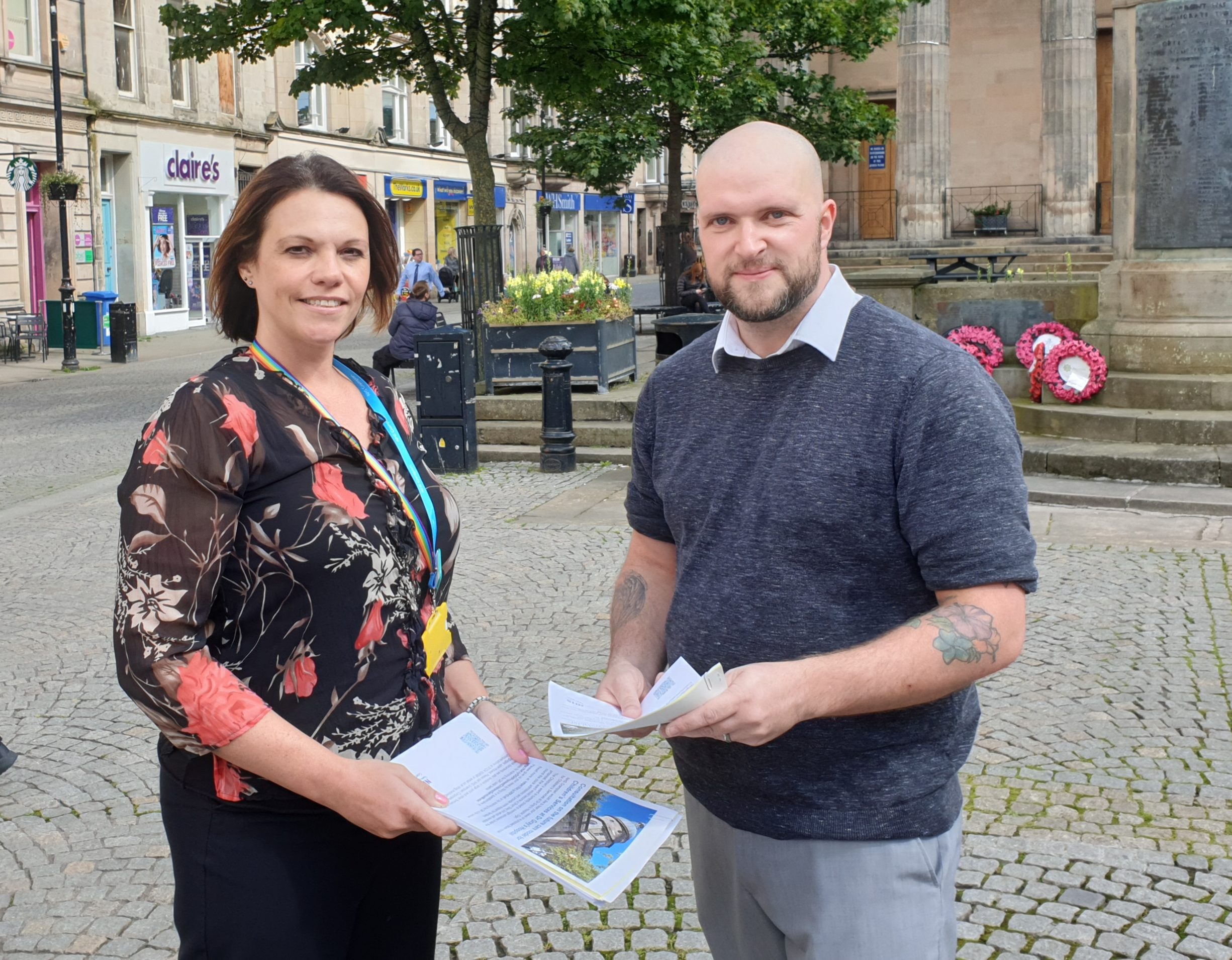 NHS Grampian's patient services manager Louise Ballantyne speaks with Lossiemouth resident Calum McKenzie.