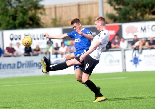 Cove Rangers' Jamie Redman and Edinburgh's Blair Henderson.