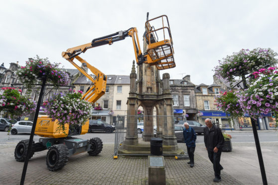 Pictures by JASON HEDGES    
[LOCATOR] Survery of the Market Cross in Forres is being carried out today. 
Pictures by JASON HEDGES