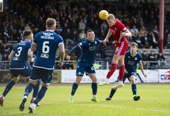 Aberdeen's Sam Cosgrove scores in extra time to make it 2-1