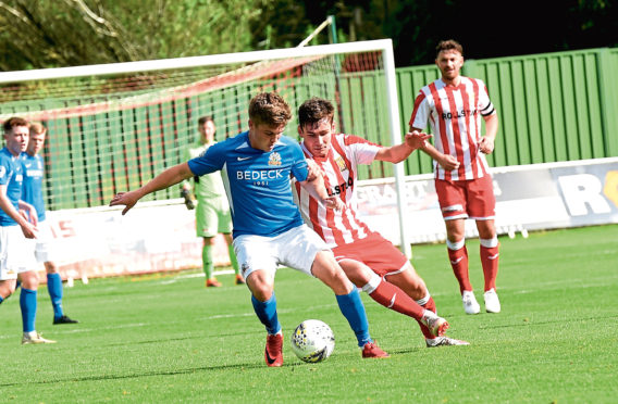 Formartine's Liam Strachan and Glenavon's Andrew Mitchell.

Picture by HEATHER FOWLIE