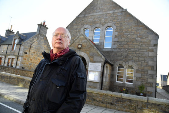 CLLR GLEN REYNOLDS AT MARNOCH CHURCH HALL IN ABERCHIRDER.