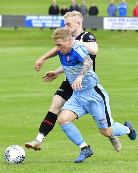 Penalty shout for Turriff as Wick's Alan Hughes appears to nudge Turriff's Robert Ward off the ball