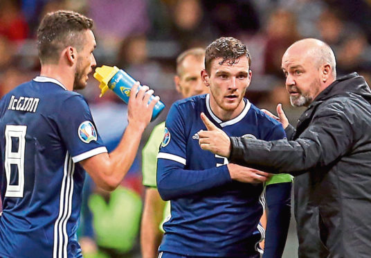 Scotland manager Steve Clarke speaks to John McGinn and Andrew Robertson (centre) during the UEFA Euro 2020 qualifying, group I match at the Luzhniki Stadium, Moscow.