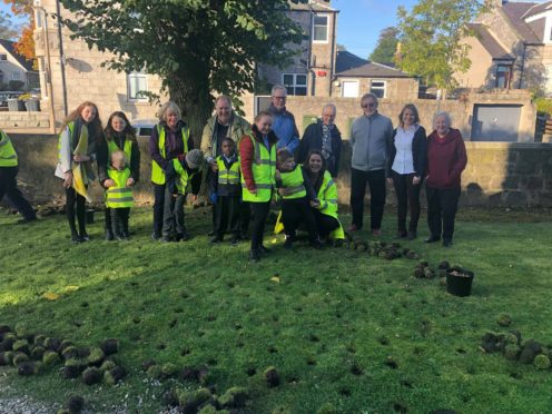 Councillor Cormie alongside primary pupils and church members.