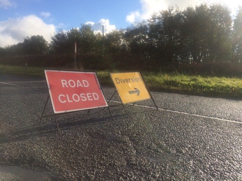 The scene of the closure signs at the B967