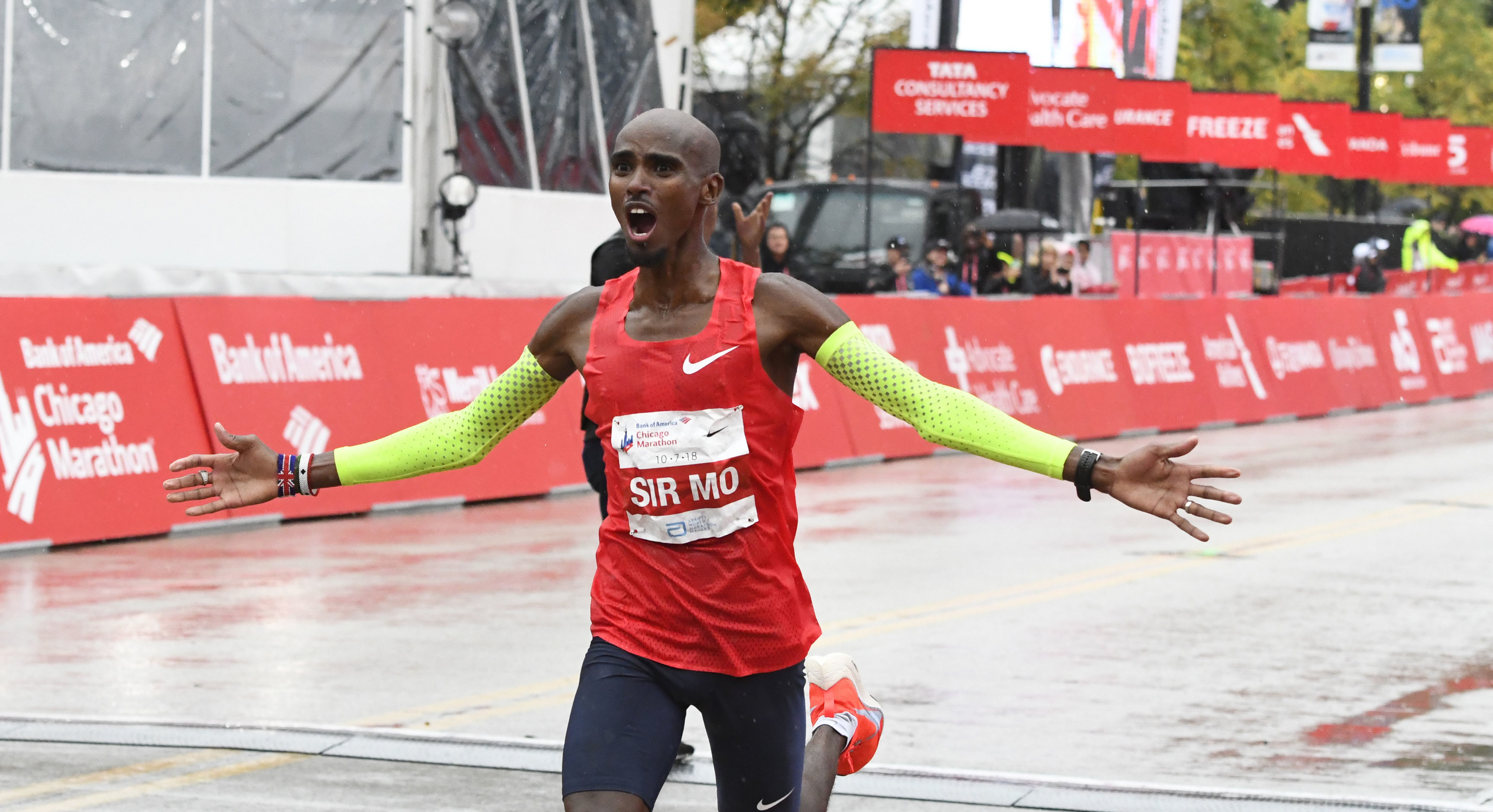 Mo Farah of Great Britain, raises his arm after he finishes in first place during the Bank of America Chicago Marathon, Sunday, Oct. 7, 2018, in Chicago. (AP Photo/Matt Marton)