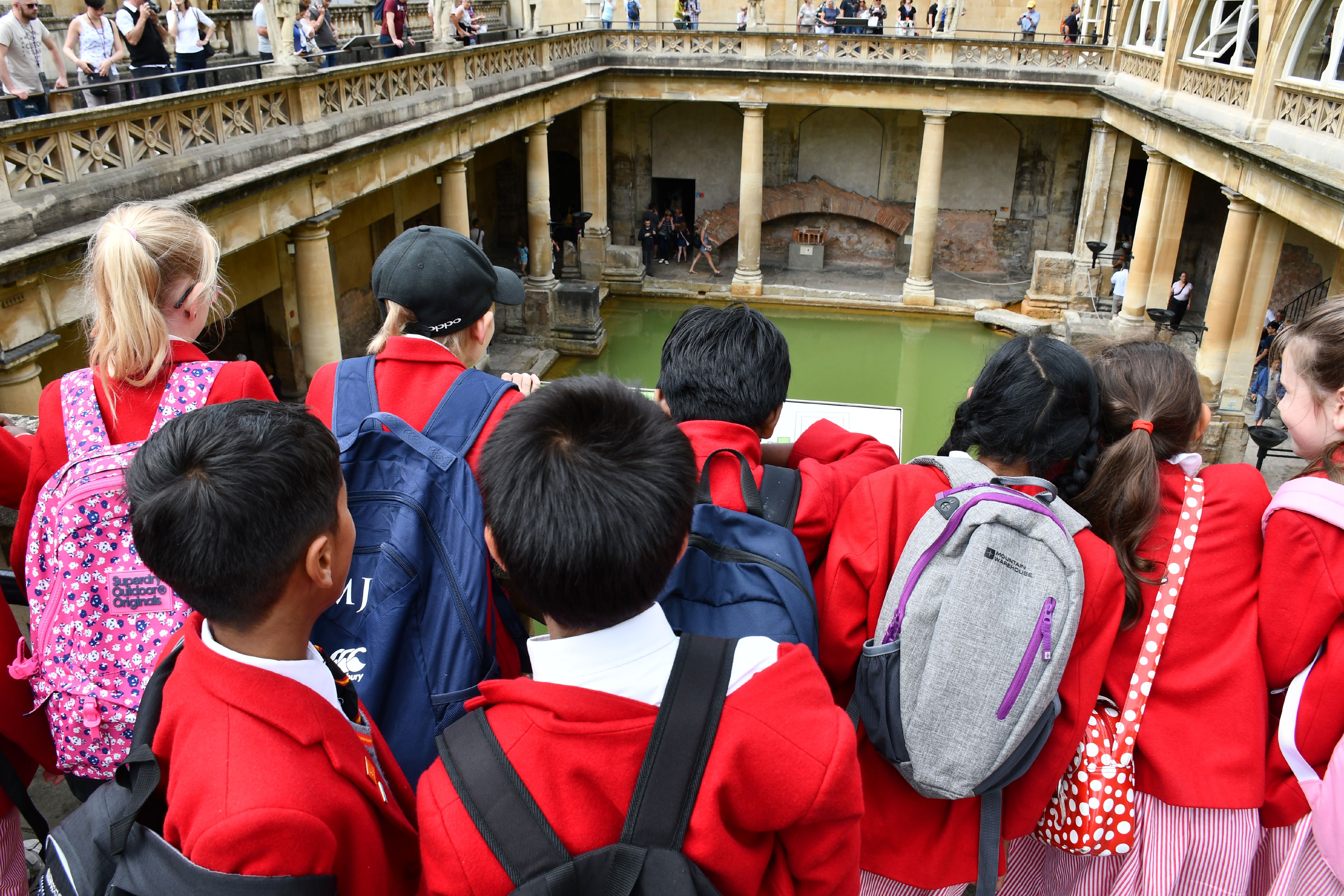 Elementary School Students at Roman Baths, Bath, England. (Photo by: Education Images/Universal Images Group via Getty Images)