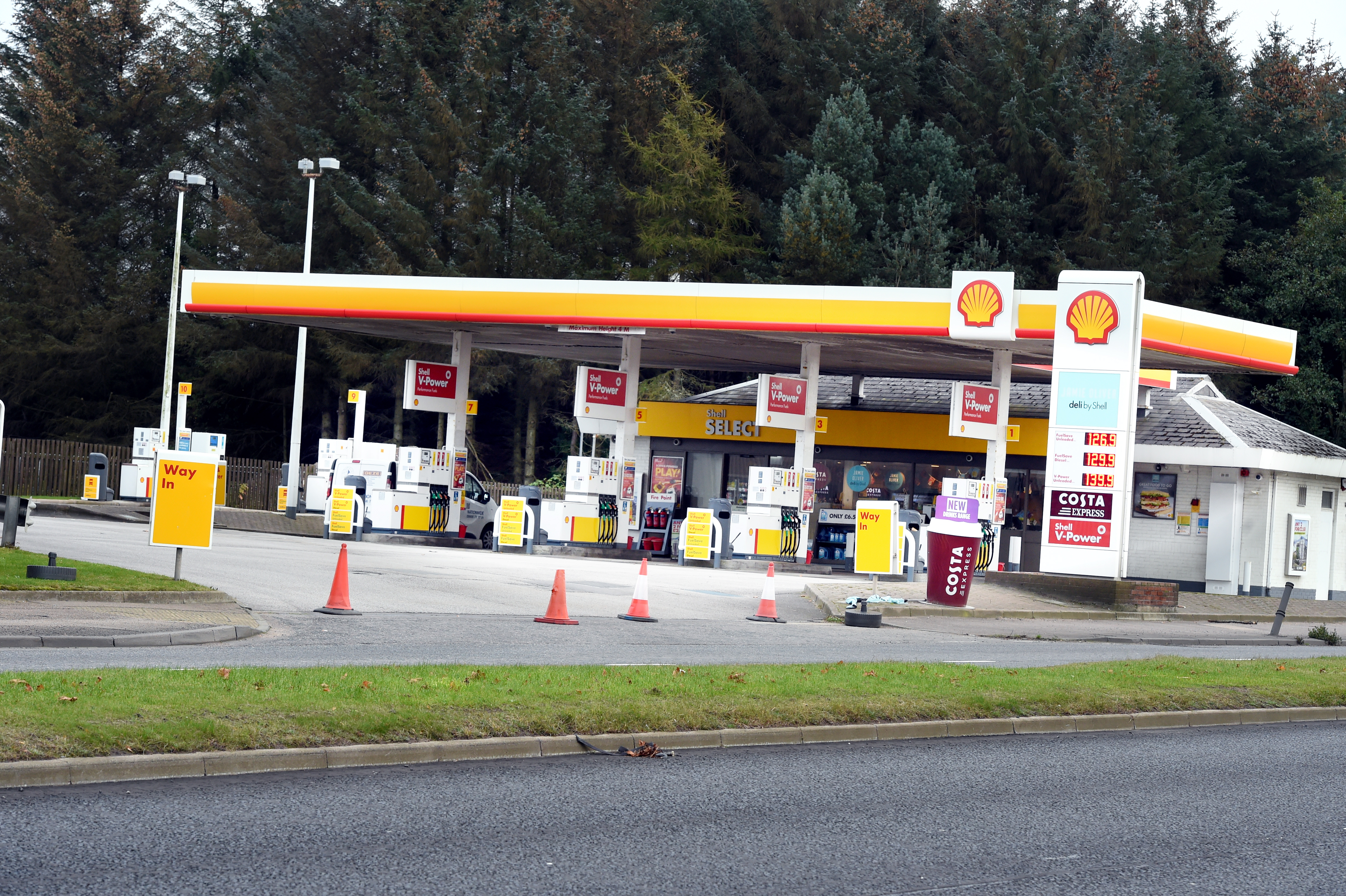 The Shell petrol station on Wellington Road, Aberdeen. Picture by Jim Irvine