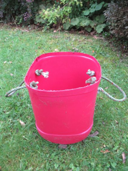 Bucket with rope handles made from beach finds